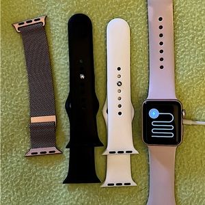 {SOLD} Rose gold Apple Watch series 3. 38 MM